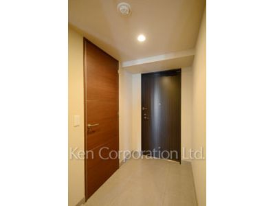 Entrance ※Photo of the same layout on 21 floor. Decoration and fixture may differ.