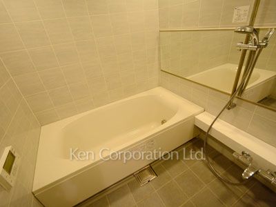 Bath ※Photo of the same layout on 21 floor. Decoration and fixture may differ.