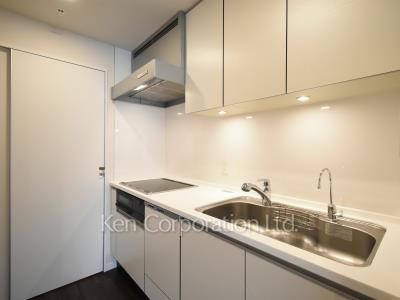 Kitchen ※Photo of the same layout on 25 floor. Decoration and fixture may differ.