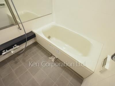 Bath ※Photo of the same layout on 25 floor. Decoration and fixture may differ.