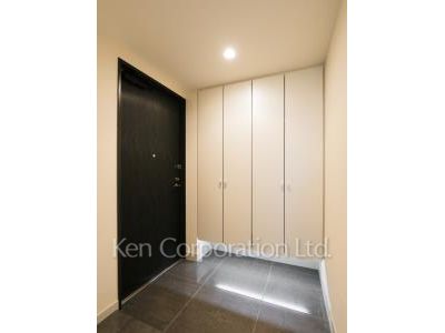 Entrance ※Photo of the same layout on 22 floor. Decoration and fixture may differ.