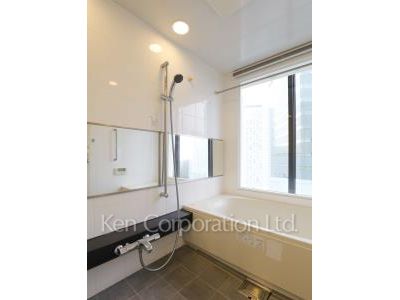 Bath ※Photo of the same layout on 22 floor. Decoration and fixture may differ.