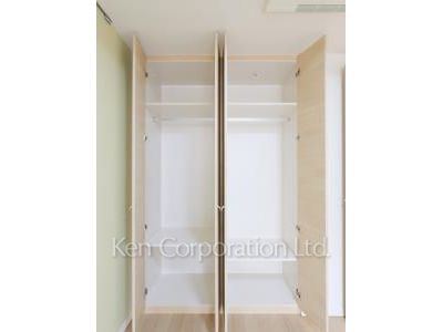 Closet ※Photo of the same layout on 20 floor. Decoration and fixture may differ.