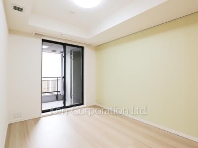 Master Bedroom ※Photo of the same layout on 20 floor. Decoration and fixture may differ.