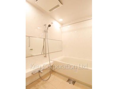Bath ※Photo of the same layout on 20 floor. Decoration and fixture may differ.