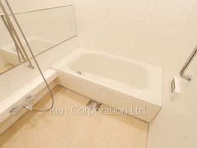 Bath ※Photo of the same layout on 20 floor. Decoration and fixture may differ.