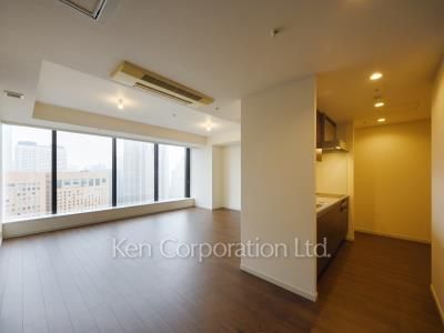 Living-Dining ※Photo of the same layout on 33 floor. Decoration and fixture may differ.