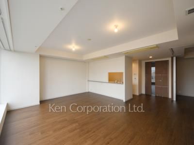 Living-Dining ※Photo of the same layout on 33 floor. Decoration and fixture may differ.