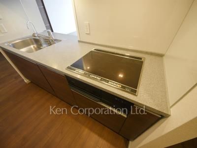 Kitchen ※Photo of the same layout on 33 floor. Decoration and fixture may differ.