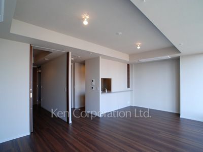 Living-Dining ※Photo of the same layout on 33 floor. Decoration and fixture may differ.
