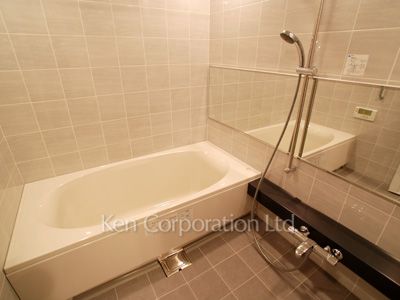 Bath ※Photo of the same layout on 33 floor. Decoration and fixture may differ.