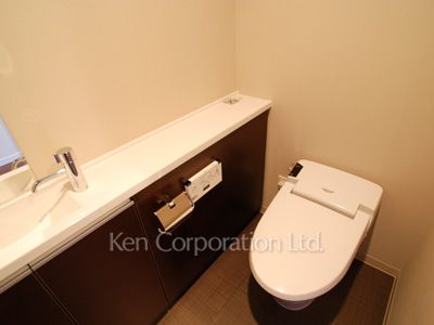Lavatory ※Photo of the same layout on 33 floor. Decoration and fixture may differ.