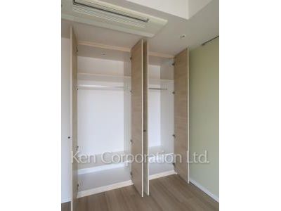 Closet ※Photo of the same layout on 29 floor. Decoration and fixture may differ.