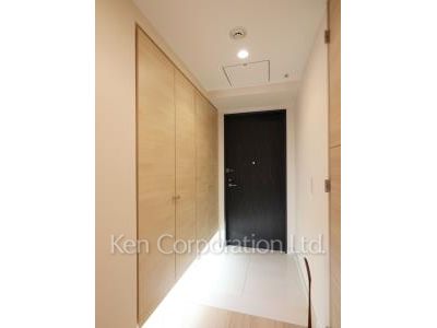 Entrance ※Photo of the same layout on 29 floor. Decoration and fixture may differ.