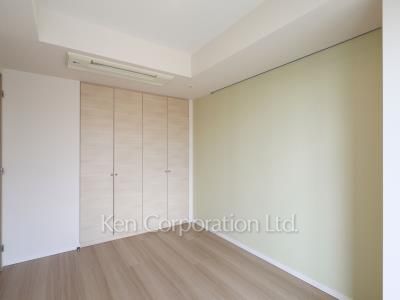 Master Bedroom ※Photo of the same layout on 29 floor. Decoration and fixture may differ.