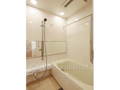 Bath ※Photo of the same layout on 29 floor. Decoration and fixture may differ.