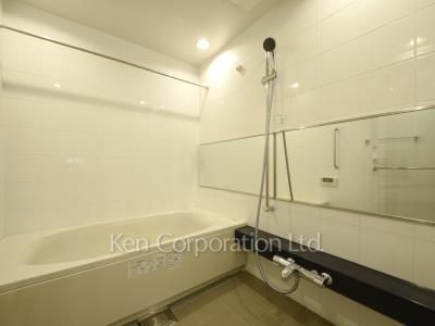 Bath ※Photo of the same layout on 31 floor. Decoration and fixture may differ.