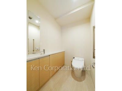 Lavatory ※Photo of the same layout on 29 floor. Decoration and fixture may differ.
