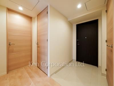 Entrance ※Photo of the same layout on 29 floor. Decoration and fixture may differ.
