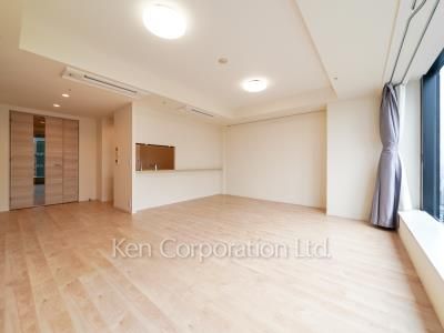 Living-Dining ※Photo of the same layout on 29 floor. Decoration and fixture may differ.