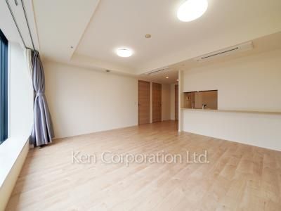 Living-Dining ※Photo of the same layout on 29 floor. Decoration and fixture may differ.