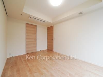 Master Bedroom ※Photo of the same layout on 29 floor. Decoration and fixture may differ.