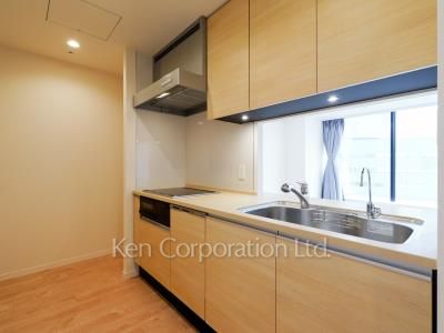 Kitchen ※Photo of the same layout on 29 floor. Decoration and fixture may differ.
