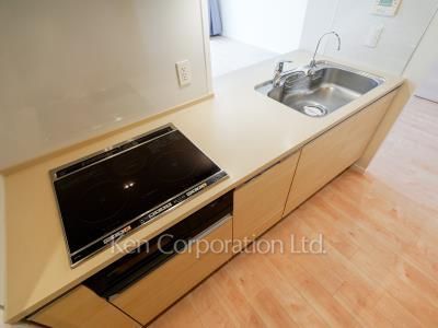 Kitchen ※Photo of the same layout on 29 floor. Decoration and fixture may differ.