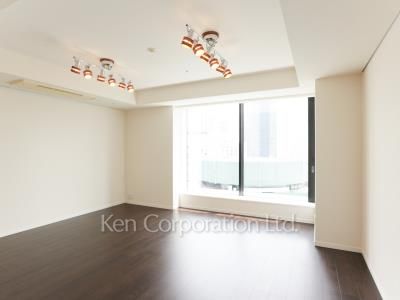 Living-Dining ※Photo of the same layout on 34 floor. Decoration and fixture may differ.