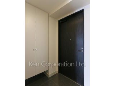 Entrance ※Photo of the same layout on 34 floor. Decoration and fixture may differ.