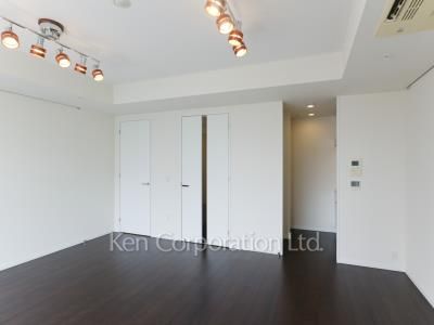 Living-Dining ※Photo of the same layout on 34 floor. Decoration and fixture may differ.
