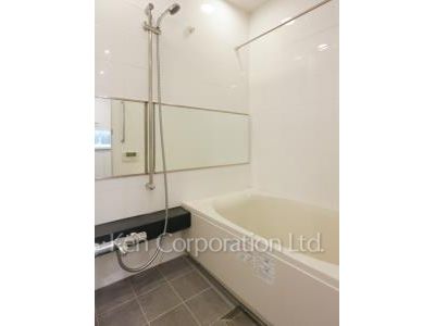 Bath ※Photo of the same layout on 34 floor. Decoration and fixture may differ.