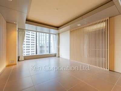 Living-Dining ※Photo of the same layout on 9 floor. Decoration and fixture may differ.