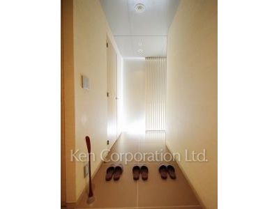 Entrance ※Photo of the same layout on 9 floor. Decoration and fixture may differ.