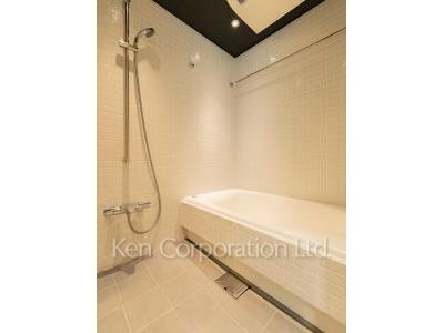 Bath ※Photo of the same layout on 9 floor. Decoration and fixture may differ.