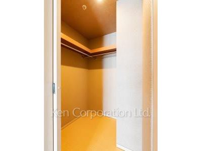 Closet ※Photo of the same layout on 9 floor. Decoration and fixture may differ.