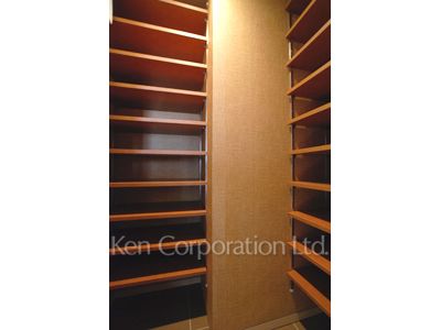 Shoes-In Closet ※Photo of the same layout on 8 floor. Decoration and fixture may differ.