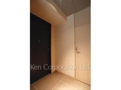 Entrance ※Photo of the same layout on 8 floor. Decoration and fixture may differ.