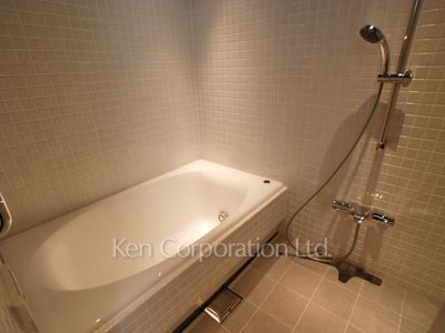 Bath ※Photo of the same layout on 8 floor. Decoration and fixture may differ.