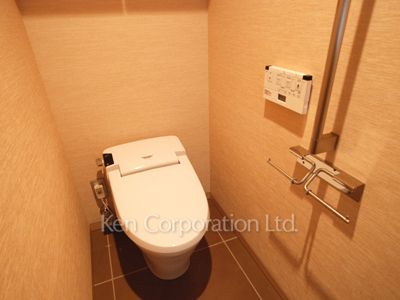 Lavatory ※Photo of the same layout on 8 floor. Decoration and fixture may differ.