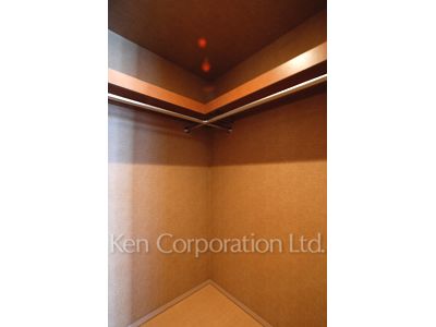 Walk-In Closet ※Photo of the same layout on 8 floor. Decoration and fixture may differ.