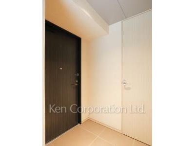 Entrance ※Photo of the same layout on 13 floor. Decoration and fixture may differ.