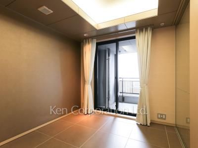 Master Bedroom ※Photo of the same layout on 13 floor. Decoration and fixture may differ.
