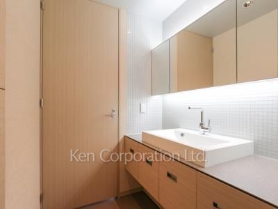 Powder Room ※Photo of the same layout on 13 floor. Decoration and fixture may differ.