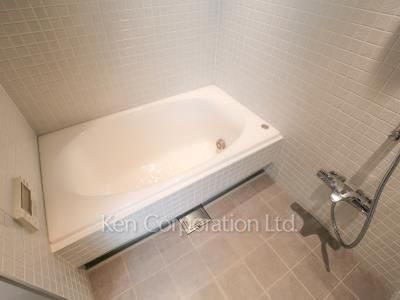 Bath ※Photo of the same layout on 13 floor. Decoration and fixture may differ.