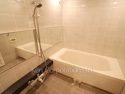 Bath ※Photo of the same layout on 21 floor. Decoration and fixture may differ.