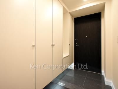 Entrance ※Photo of the same layout on 25 floor. Decoration and fixture may differ.