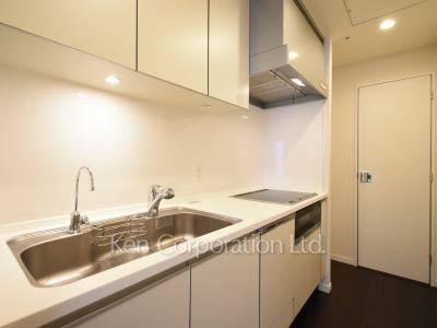 Kitchen ※Photo of the same layout on 25 floor. Decoration and fixture may differ.