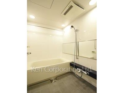 Bath ※Photo of the same layout on 25 floor. Decoration and fixture may differ.