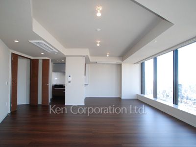 Living-Dining ※Photo of the same layout on 27 floor. Decoration and fixture may differ.